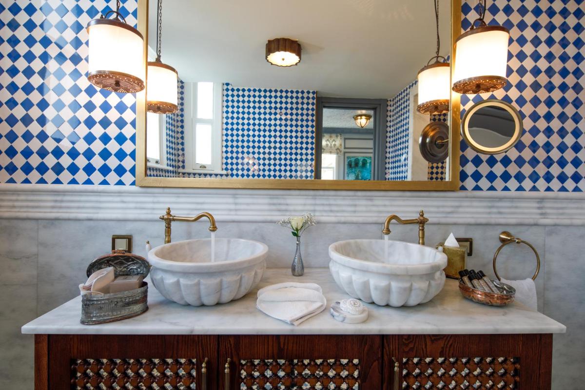 Hagia Sofia Mansions Istanbul, Curio Collection by Hilton