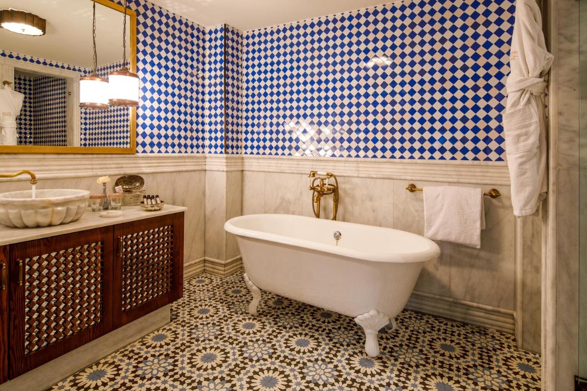 Hagia Sofia Mansions Istanbul, Curio Collection by Hilton