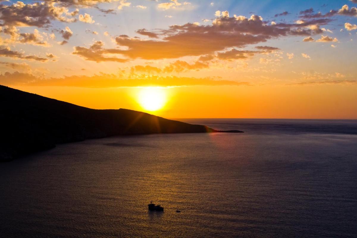 Happy Cretan Suites