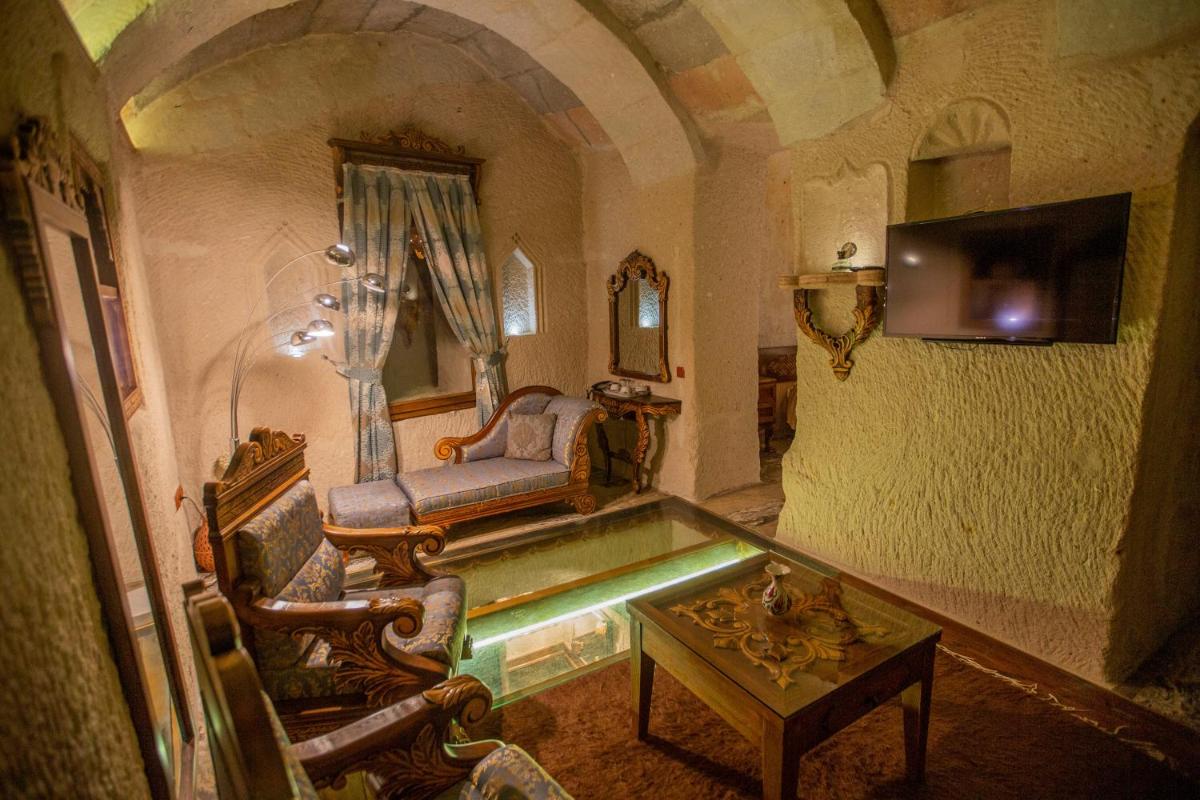 Hermes Cave Hotel