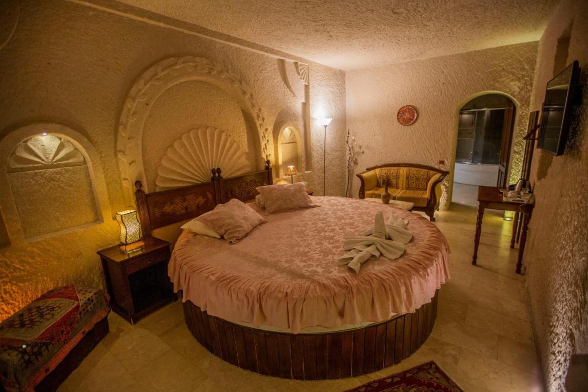 Hermes Cave Hotel