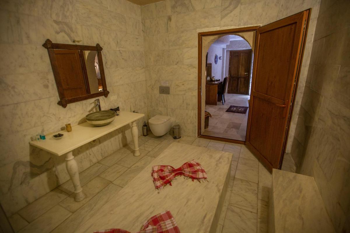 Hermes Cave Hotel