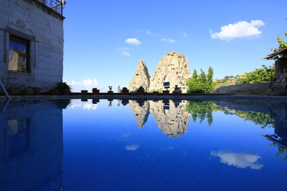Hermes Cave Hotel