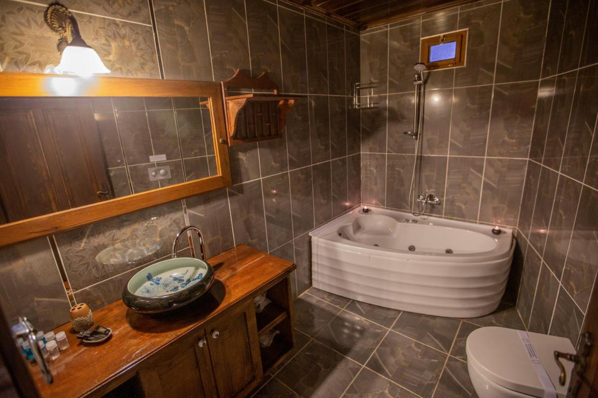 Hermes Cave Hotel