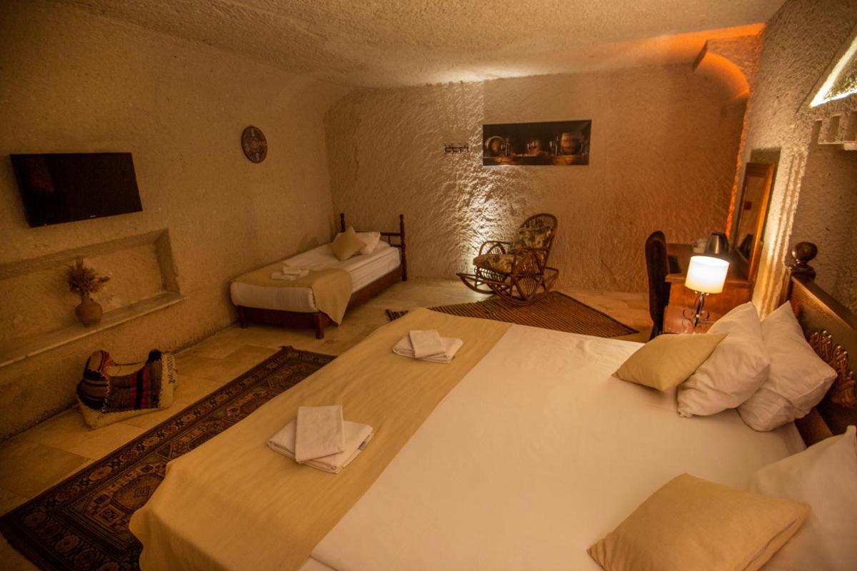 Hermes Cave Hotel