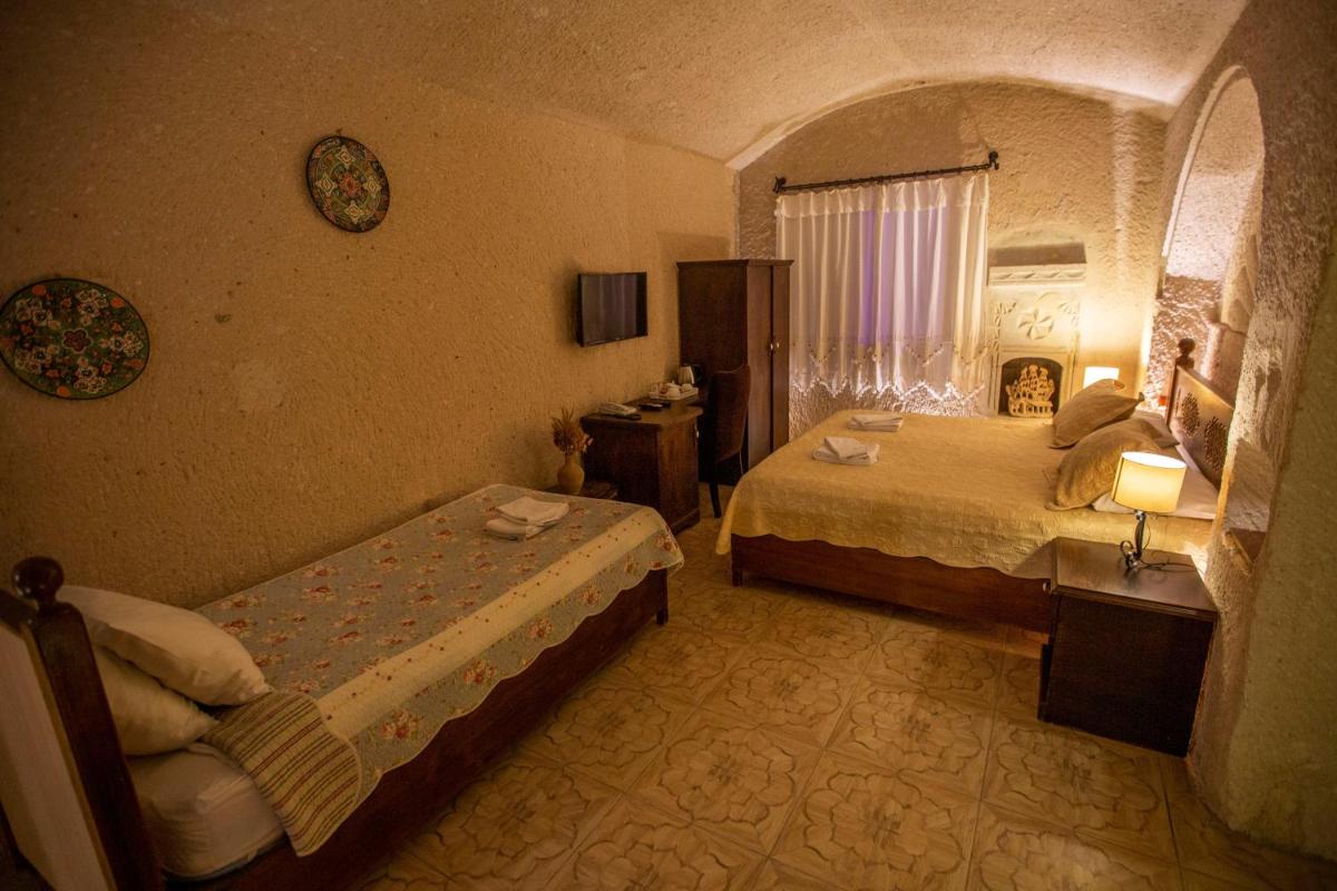 Hermes Cave Hotel