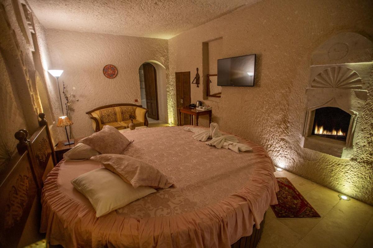 Hermes Cave Hotel
