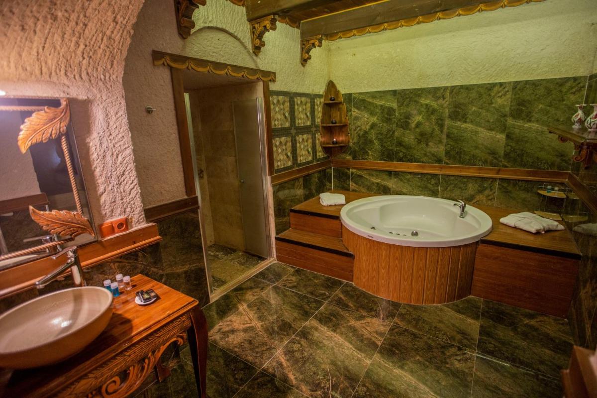 Hermes Cave Hotel