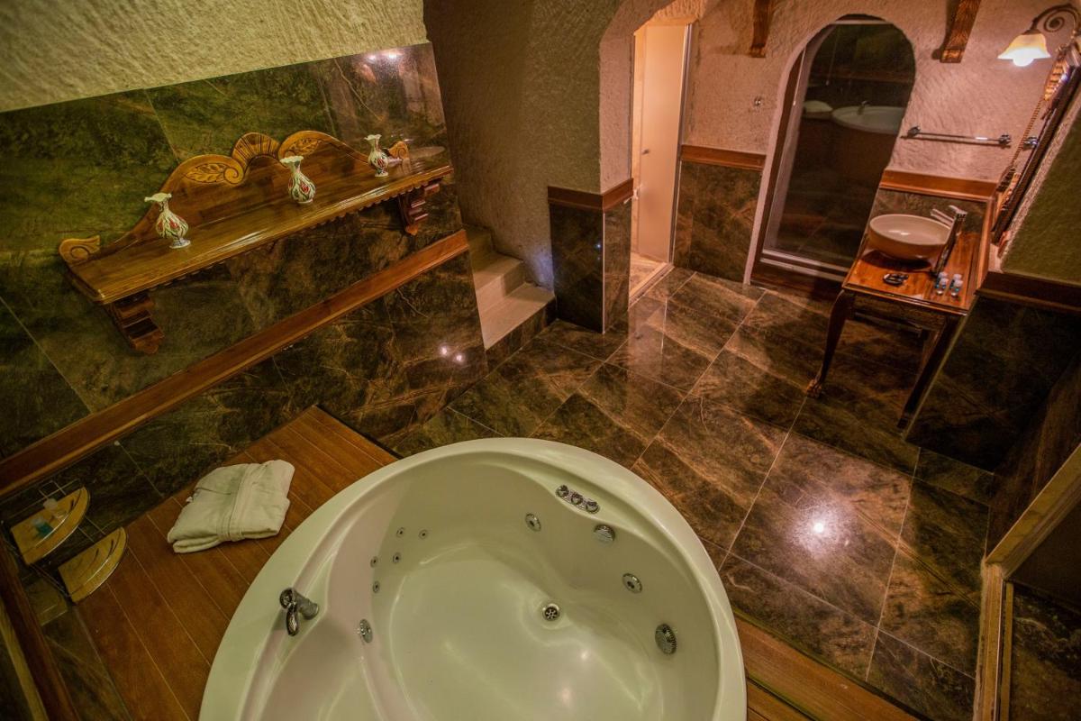Hermes Cave Hotel