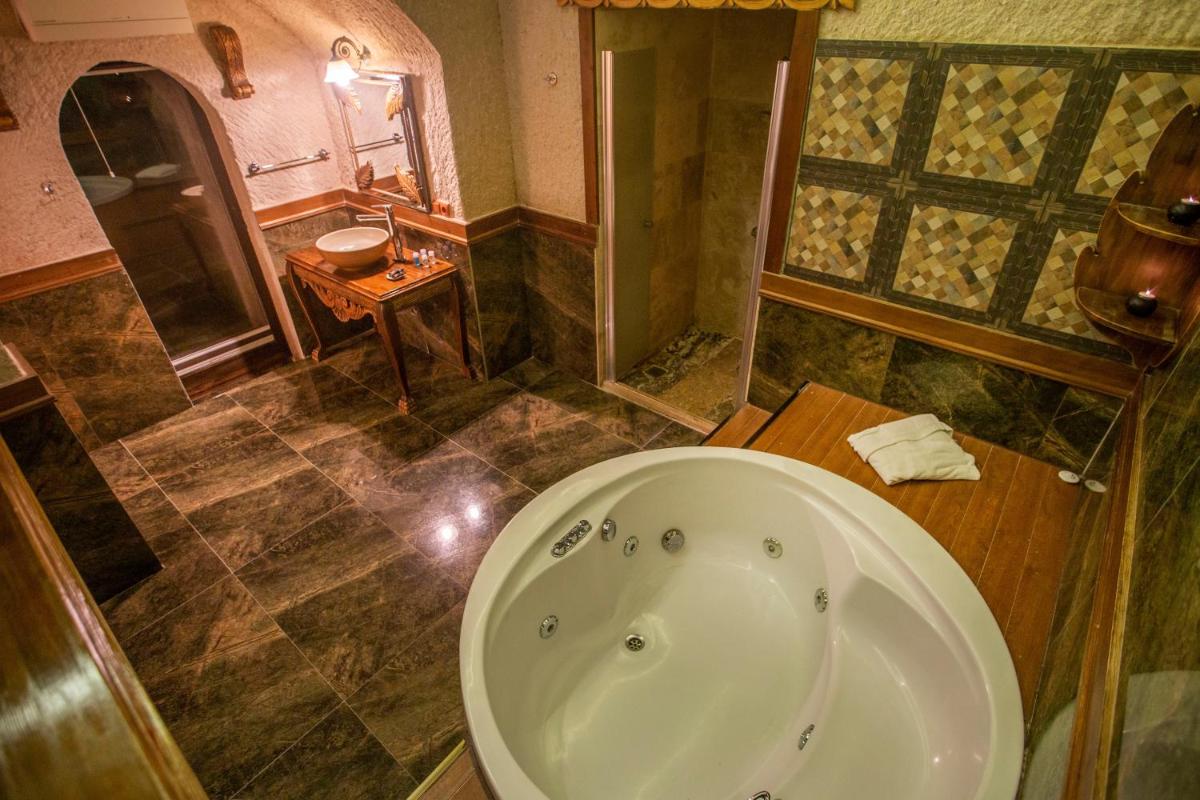 Hermes Cave Hotel
