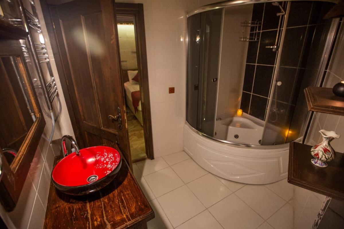 Hermes Cave Hotel