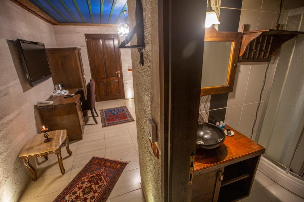 Hermes Cave Hotel