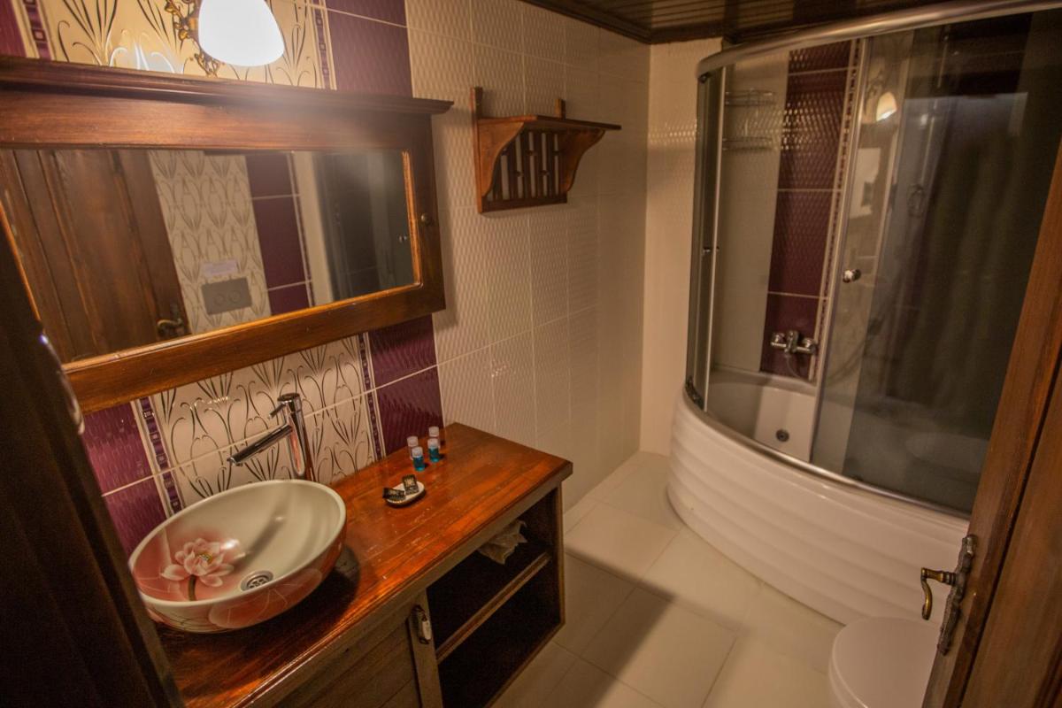Hermes Cave Hotel