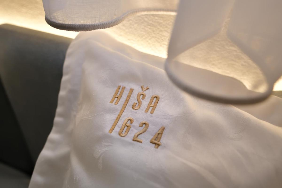Hisa 1624 - Adults Only