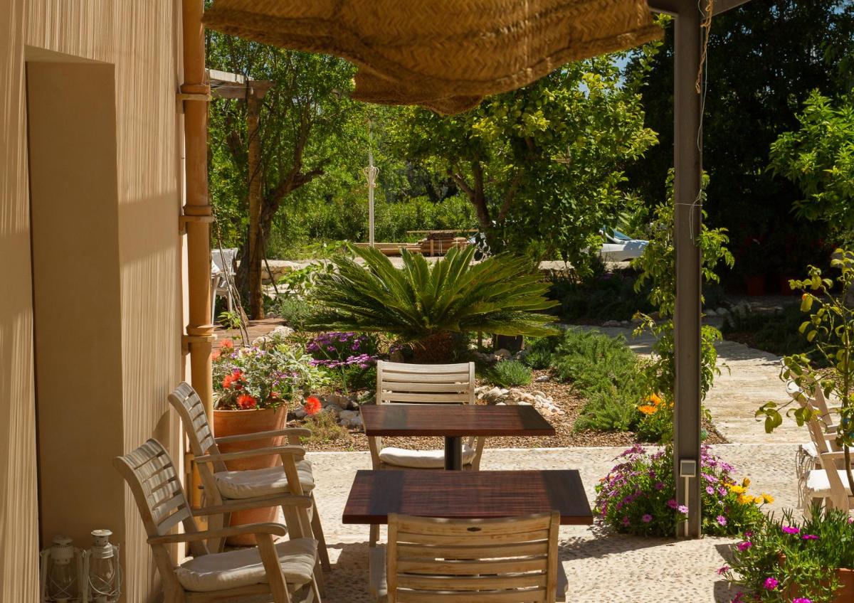 Home Hotel The Pink Pepper Tree