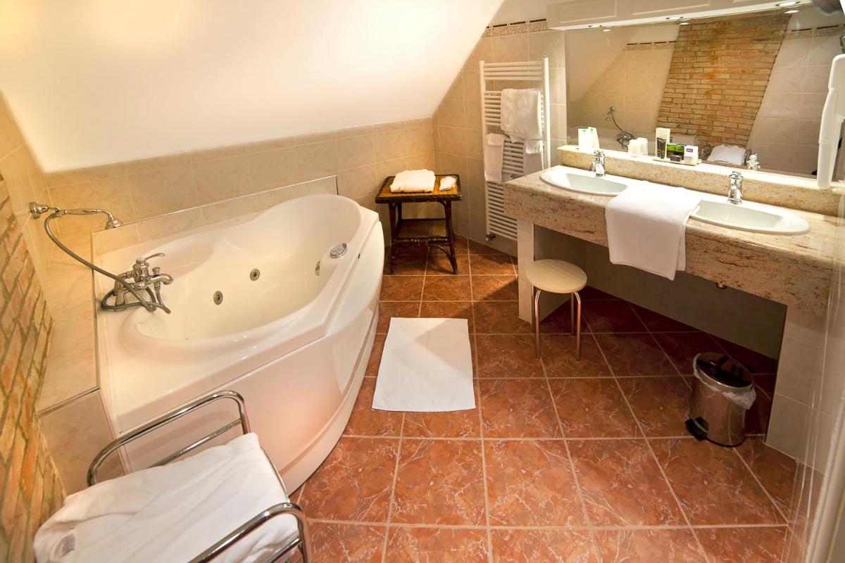 Château des Monthairons Hôtel Restaurant GastroMaison Spa privatif