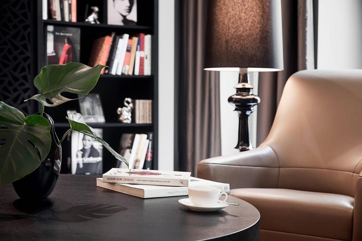 Roomers Berlin Steinplatz, Autograph Collection