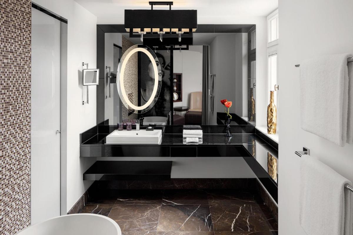 Roomers Berlin Steinplatz, Autograph Collection