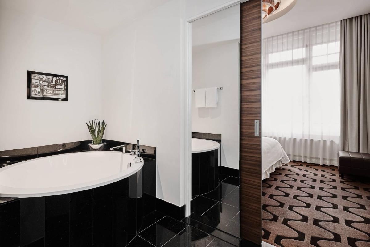 Roomers Berlin Steinplatz, Autograph Collection