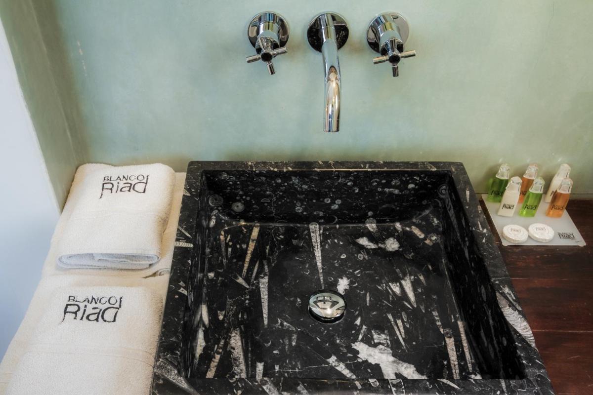 Hotel Blanco Riad