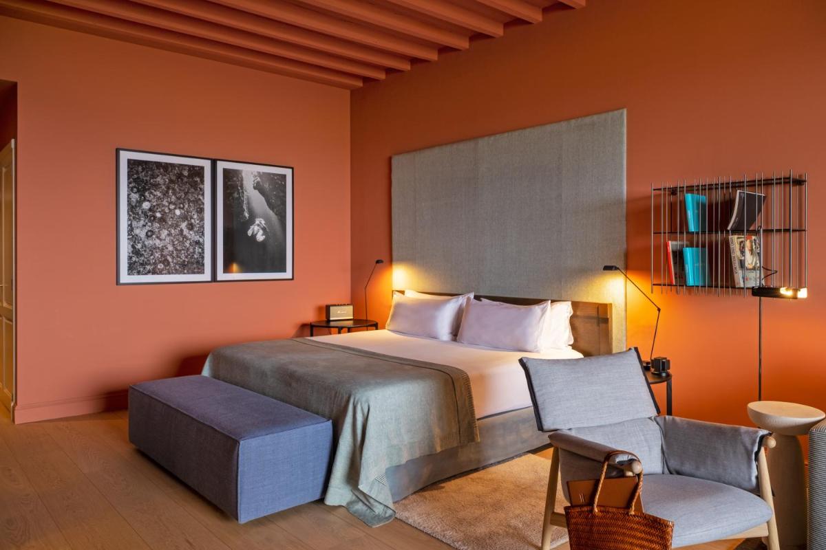 Calatrava Hotel, Mediterranean Sea House