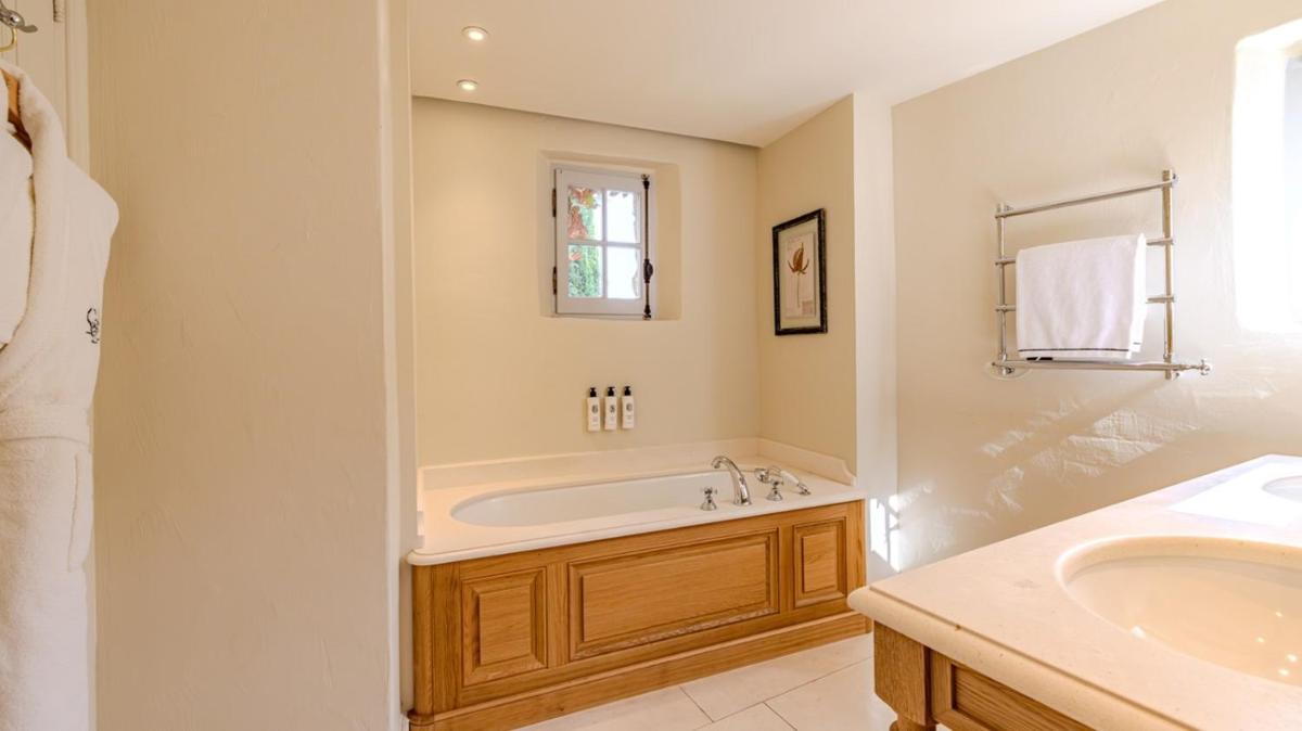 Hotel Crillon le Brave