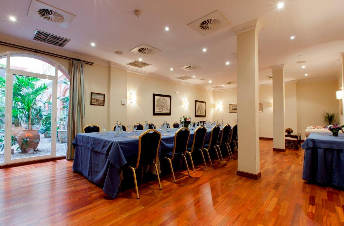 Hotel Doña María