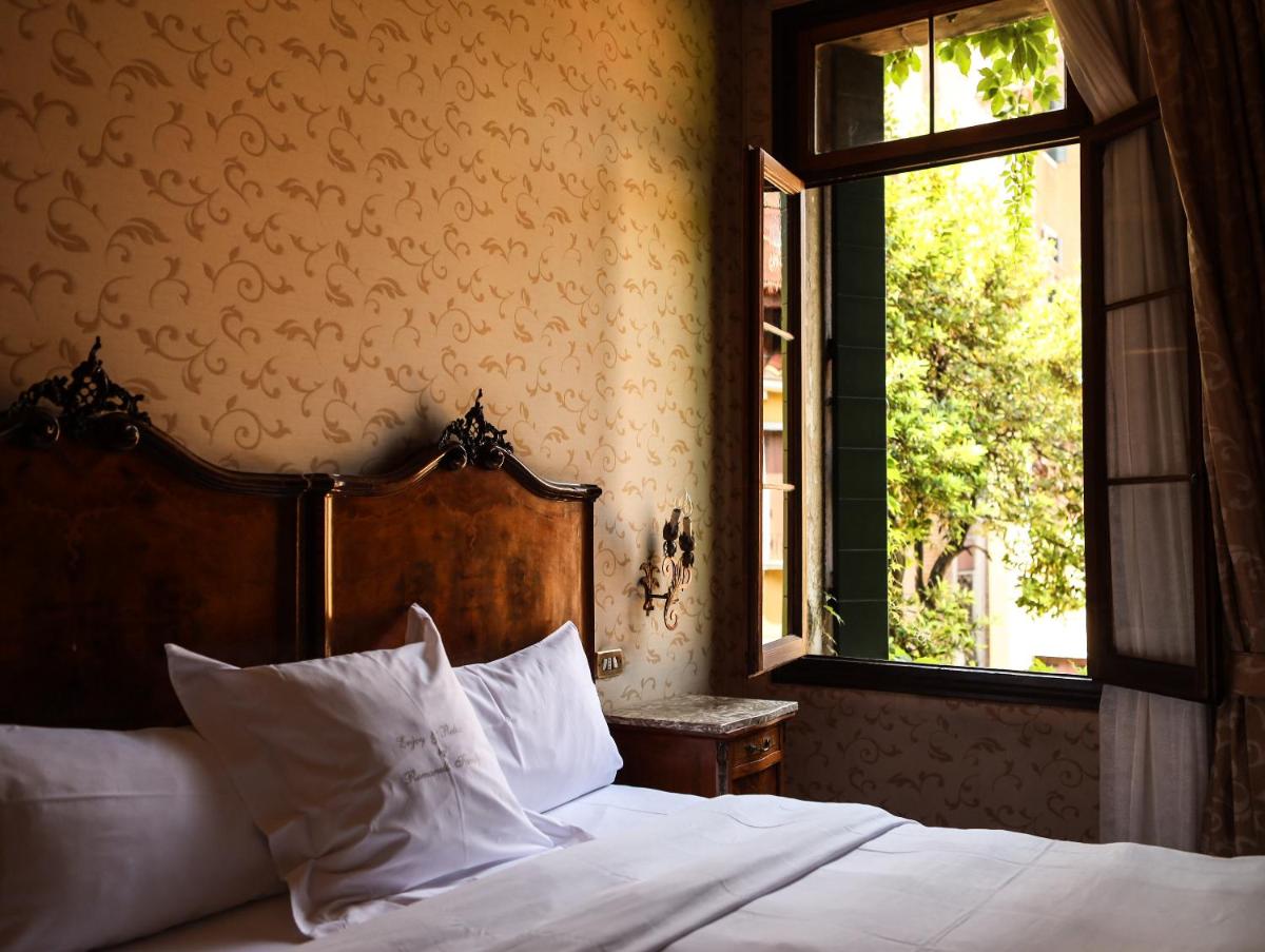 Hotel Flora - By Romanelli Family