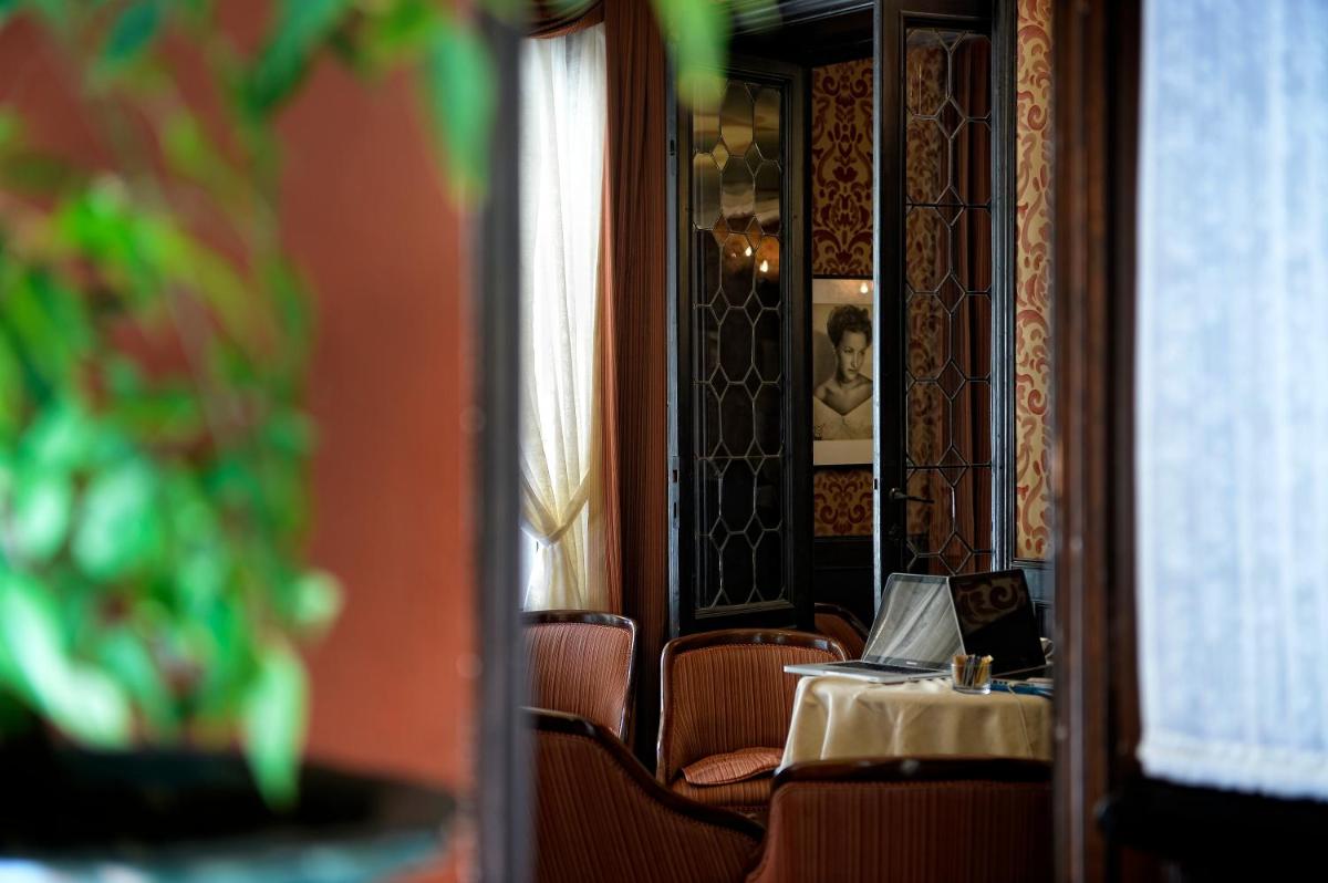 Hotel Flora - By Romanelli Family