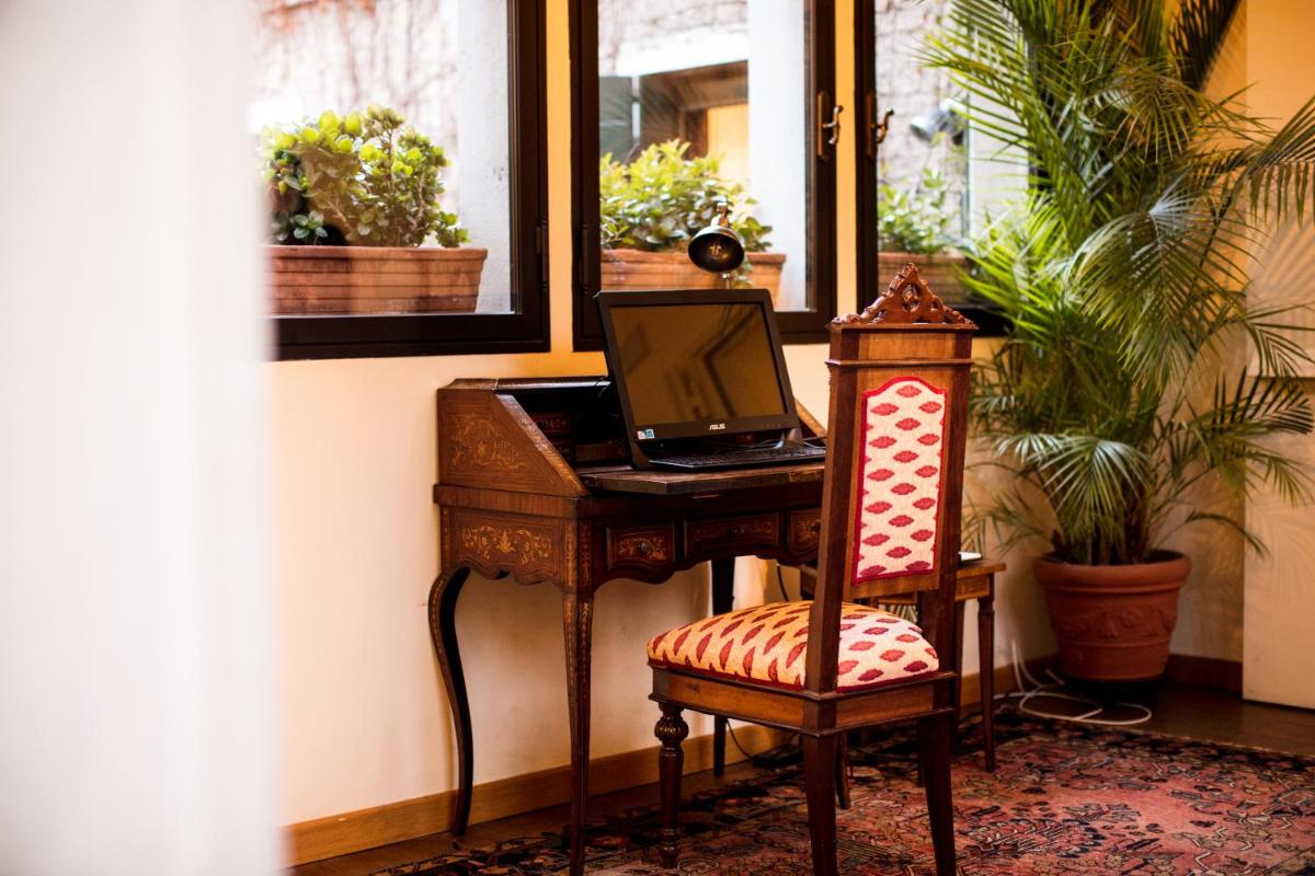 Hotel Flora - By Romanelli Family