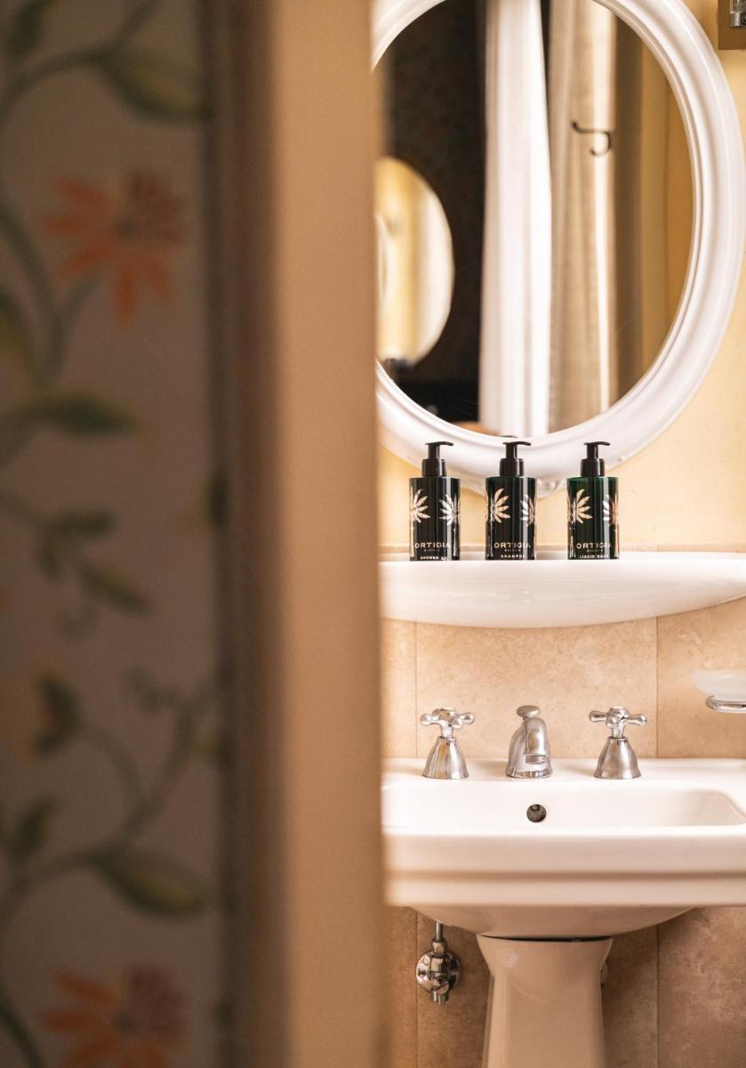 Hotel Flora - By Romanelli Family