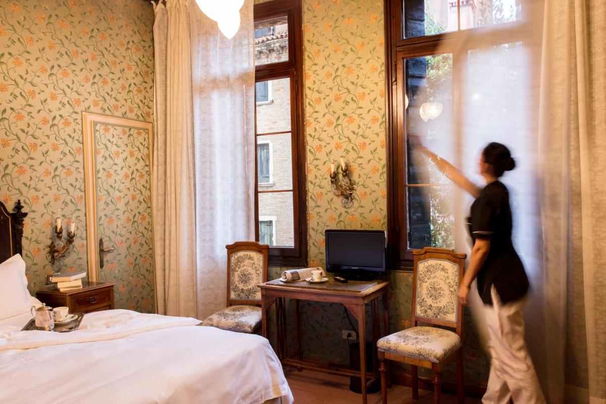 Hotel Flora - By Romanelli Family