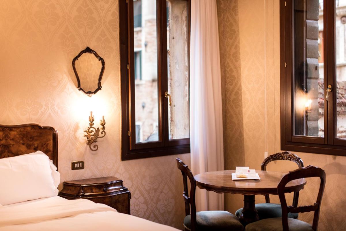 Hotel Flora - By Romanelli Family