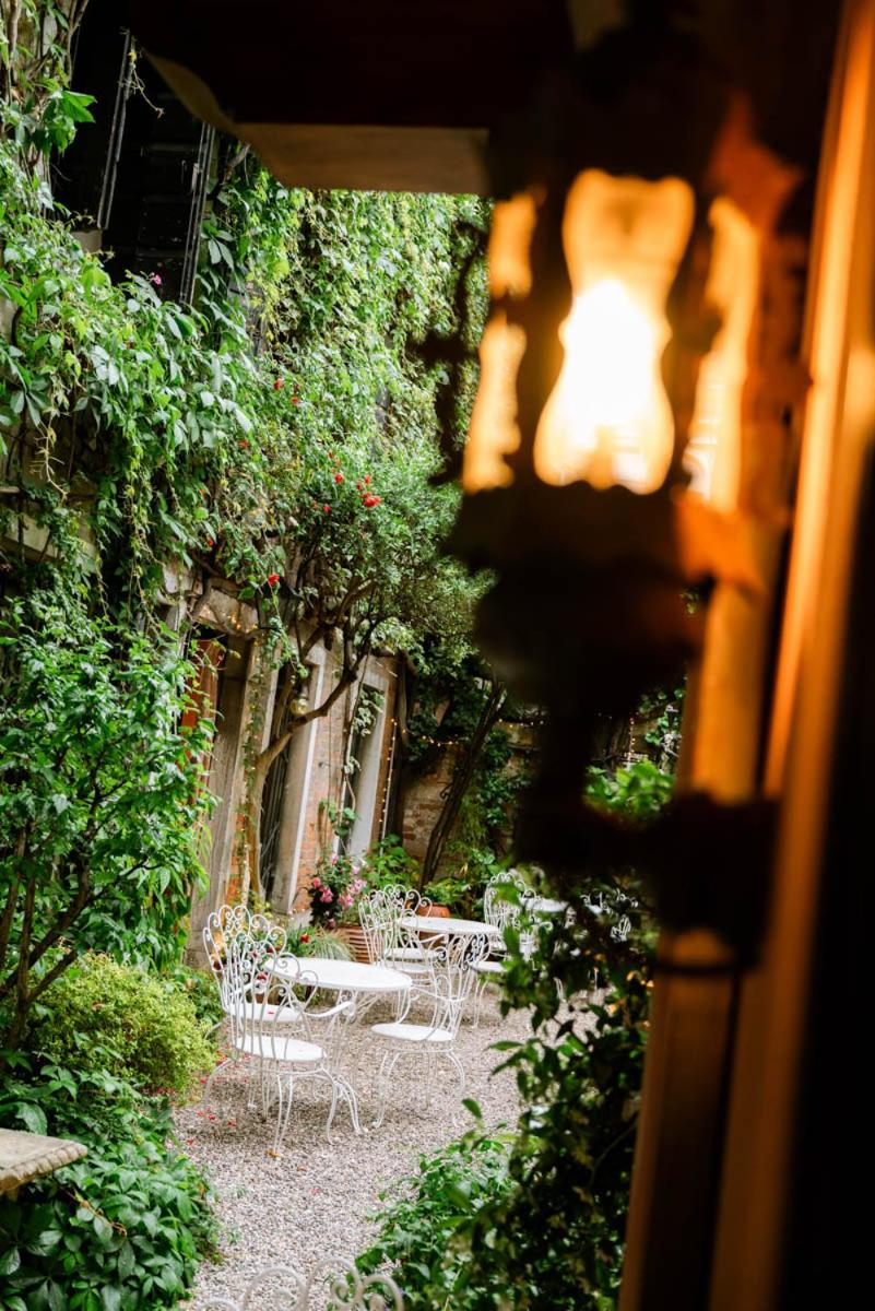 Hotel Flora - By Romanelli Family