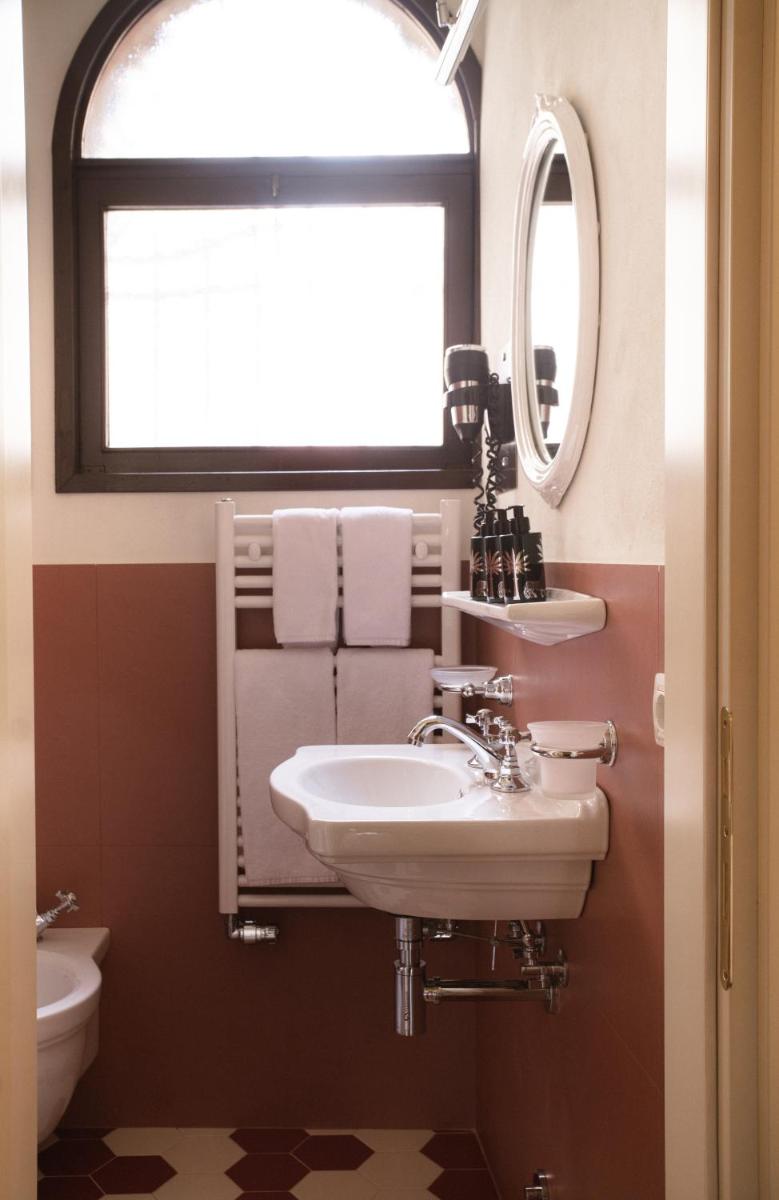 Hotel Flora - By Romanelli Family