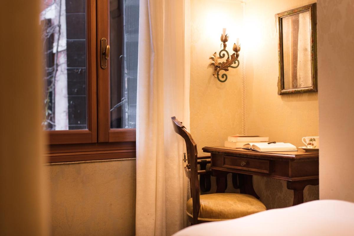 Hotel Flora - By Romanelli Family