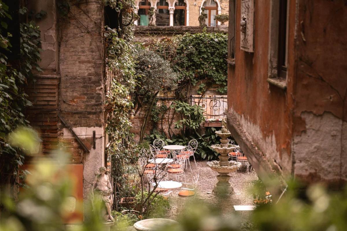 Hotel Flora - By Romanelli Family