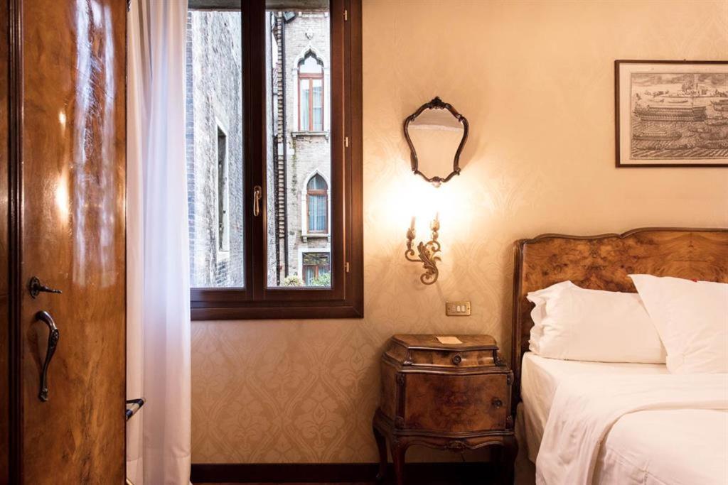 Hotel Flora - By Romanelli Family