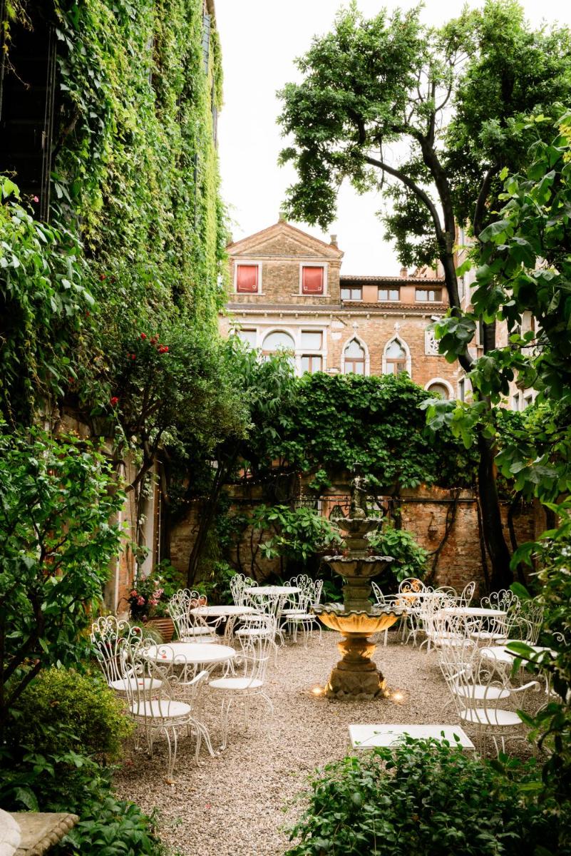 Hotel Flora - By Romanelli Family