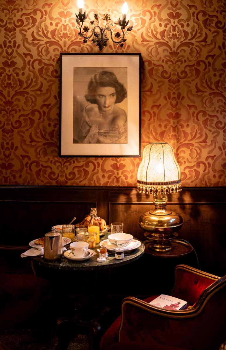 Hotel Flora - By Romanelli Family