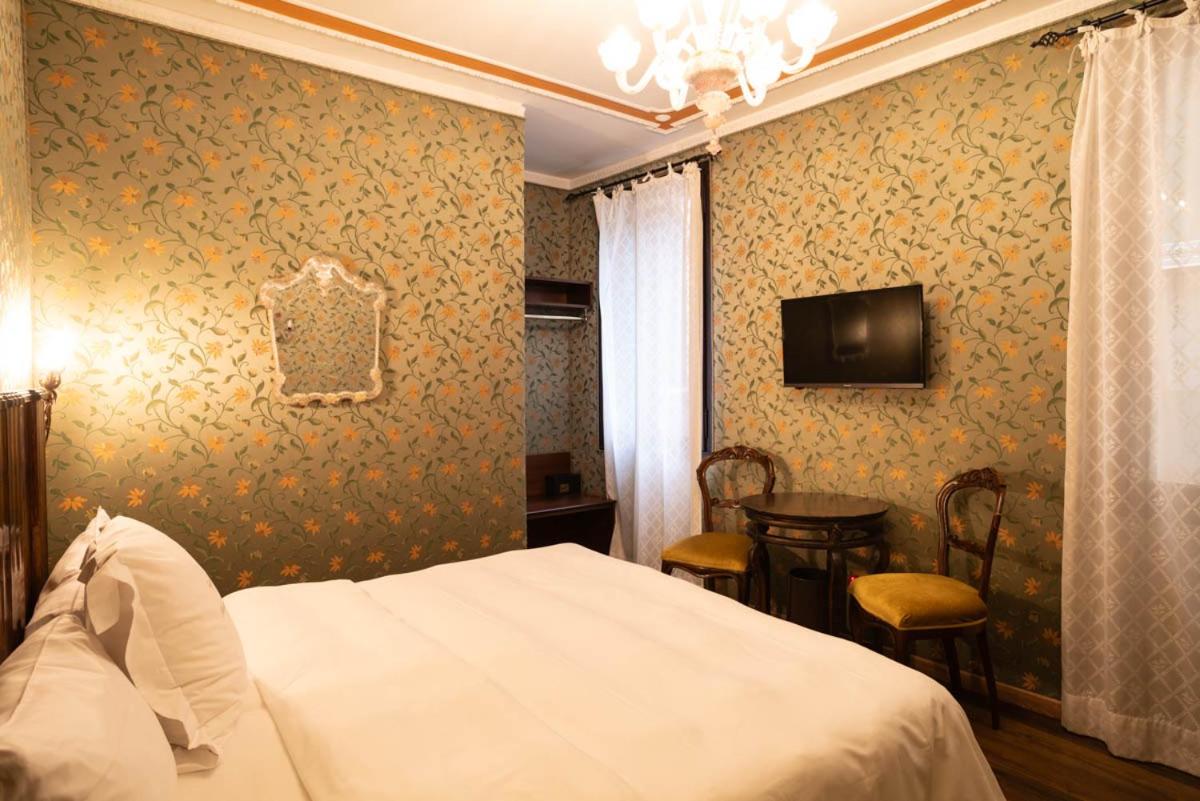 Hotel Flora - By Romanelli Family