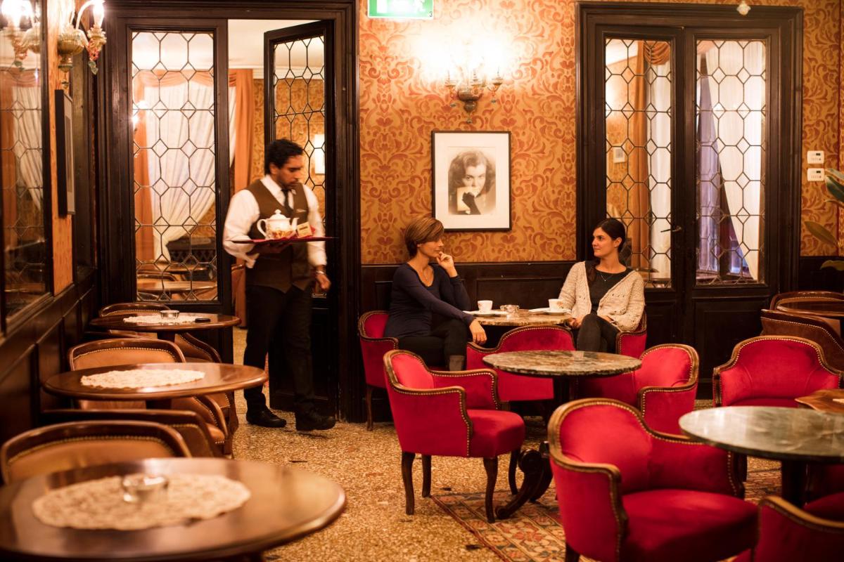Hotel Flora - By Romanelli Family