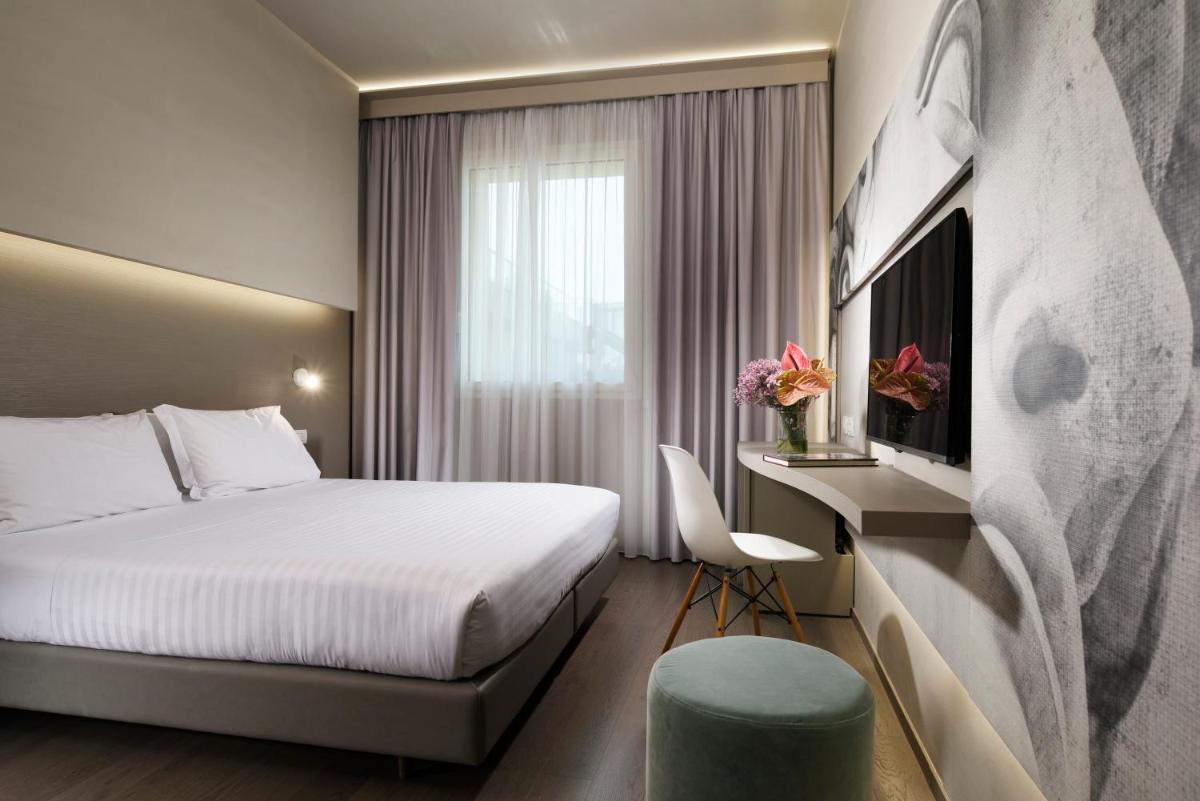 Hotel Glance In Florence