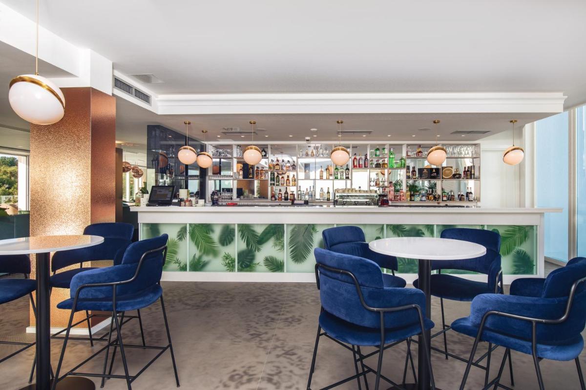 Hotel In Excelsis