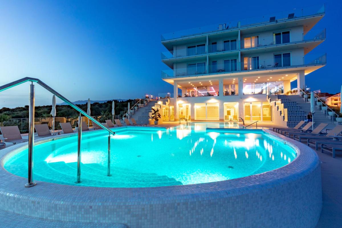 Hotel In Excelsis