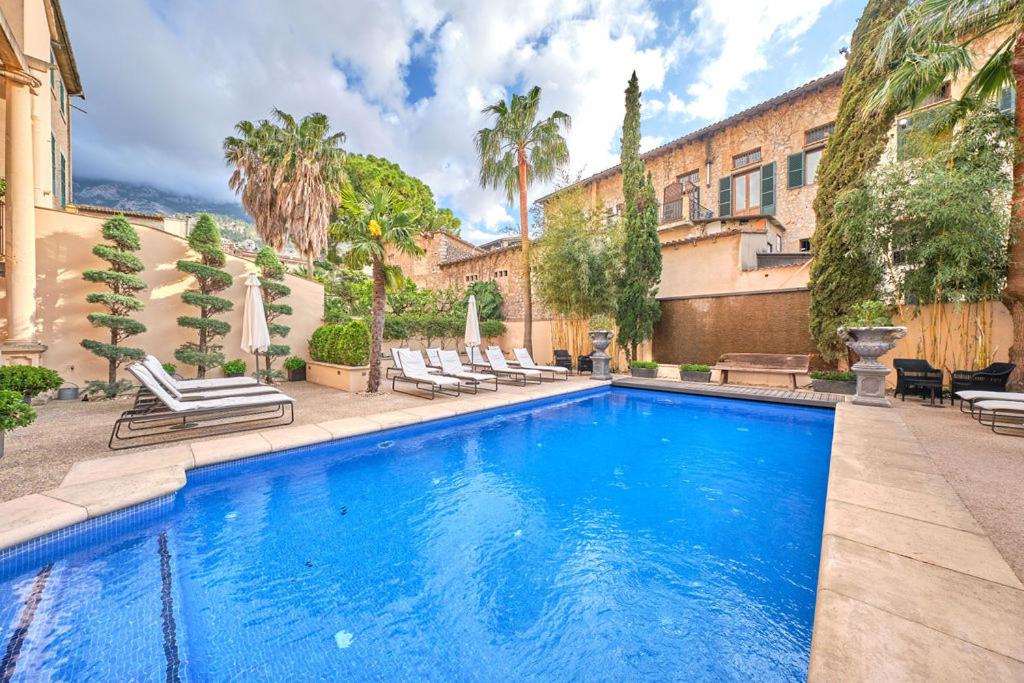 L'Avenida Adults Only