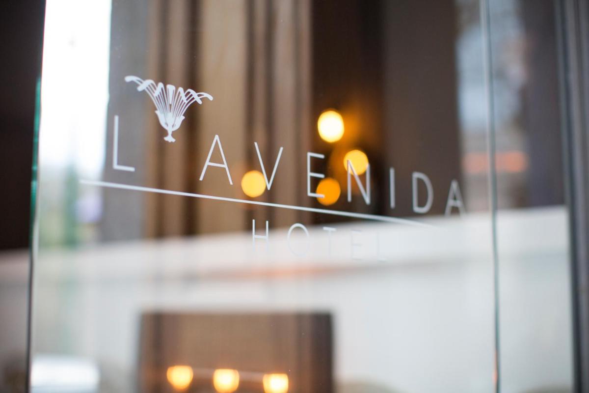 L'Avenida Adults Only