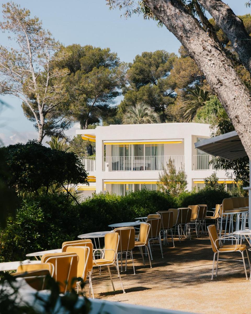 Les Roches Rouges, a Beaumier hotel
