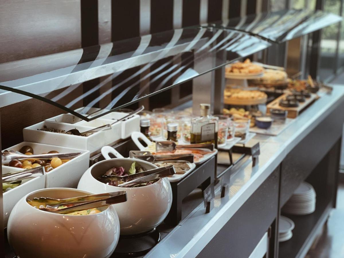 Metropol Palace, Belgrade