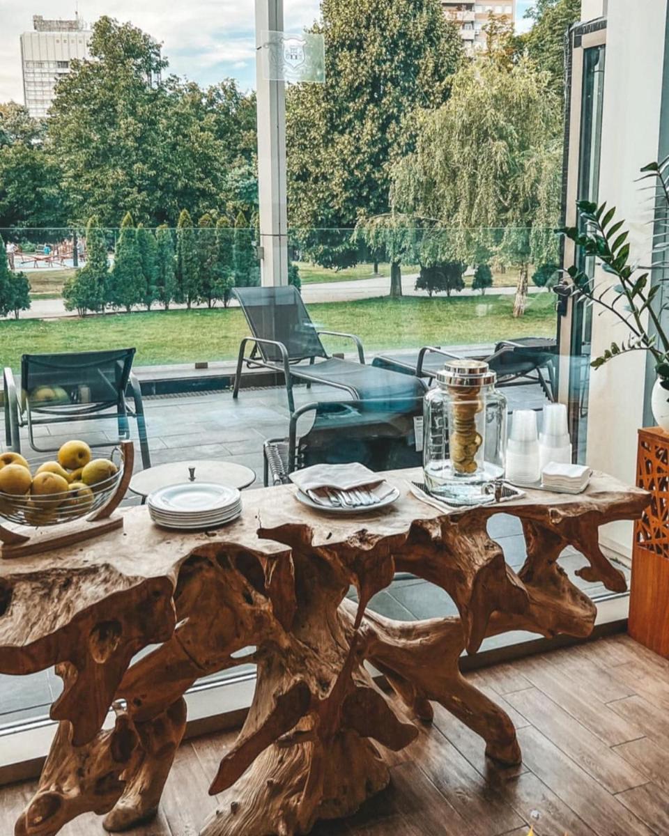 Metropol Palace, Belgrade